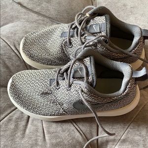 Little Kid Nike Roshe Run